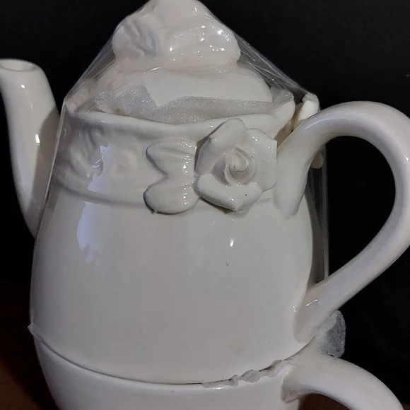 Vintage Teapot Cup Set Stacked White Porcelain with Relief Molded White Flowers - Picture 4 of 15